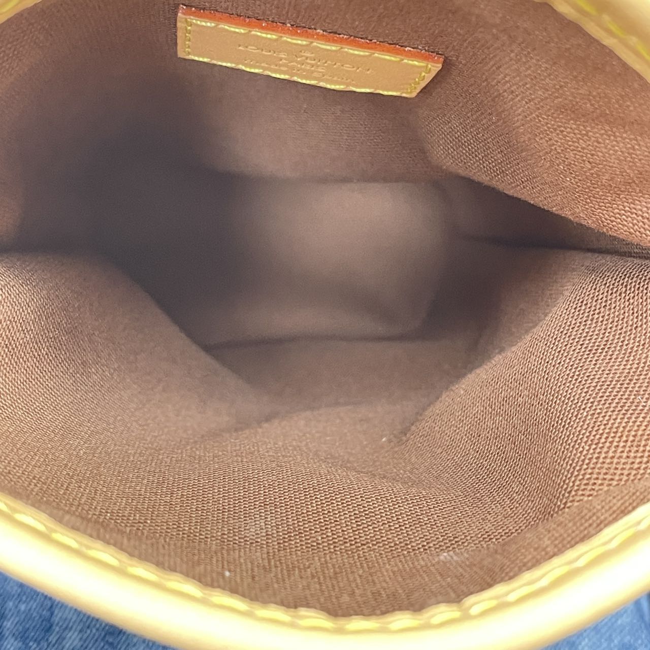 Louis Vuitton M80874 Fold Me pouch Crossbody Bag chip version