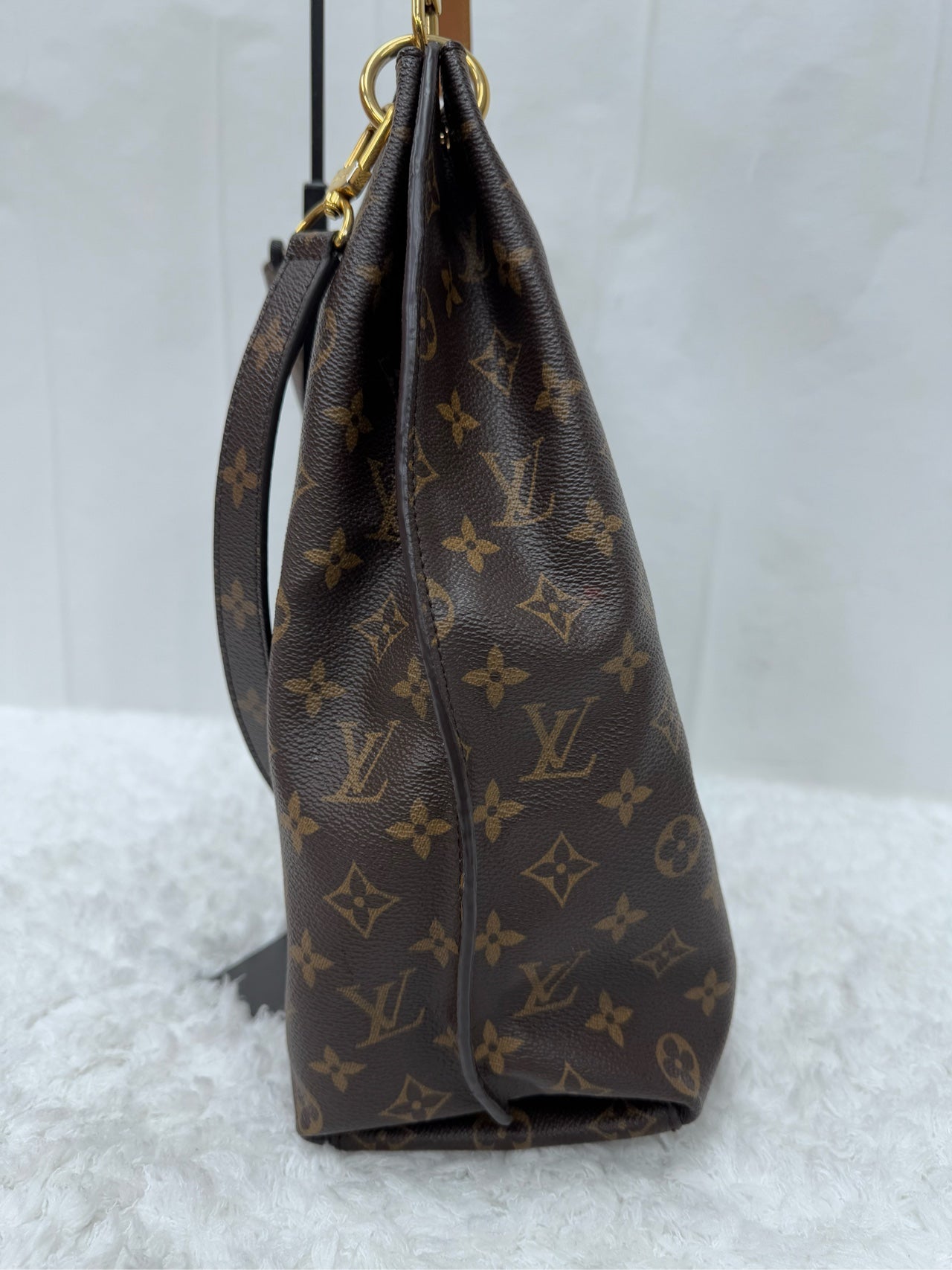 Louis Vuitton Monogram Hyuna Hobo Airport Bag