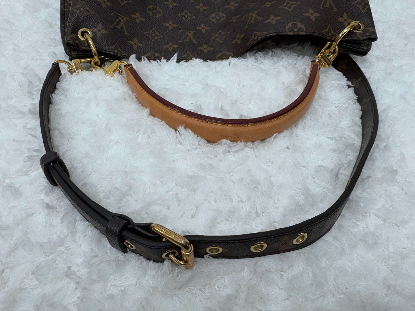 Louis Vuitton Monogram Hyuna Hobo Airport Bag
