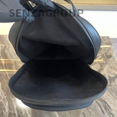 GUCCI GG Supreme Black Backpack - Classic Zipper Unisex Design