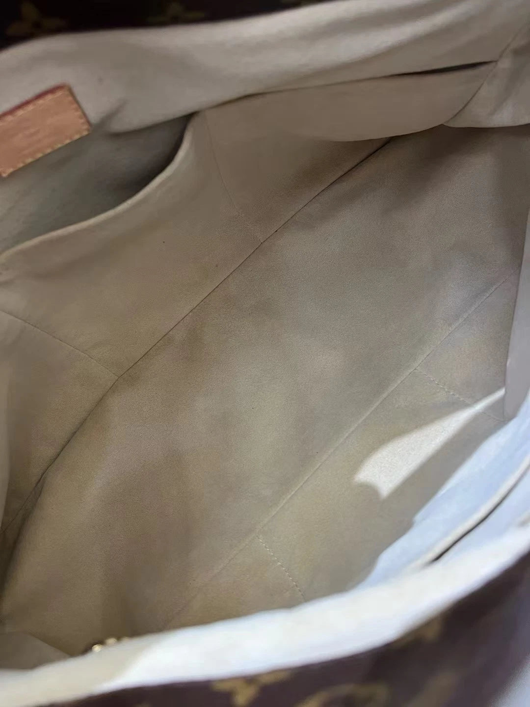 Louis Vuitton Monogram Artsy Leather Shoulder Handbag