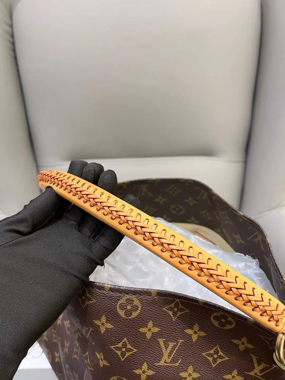 Louis Vuitton Monogram Artsy Leather Shoulder Handbag
