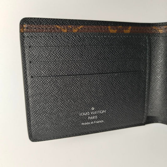 SJ0001 LV Bi Fold Wallet