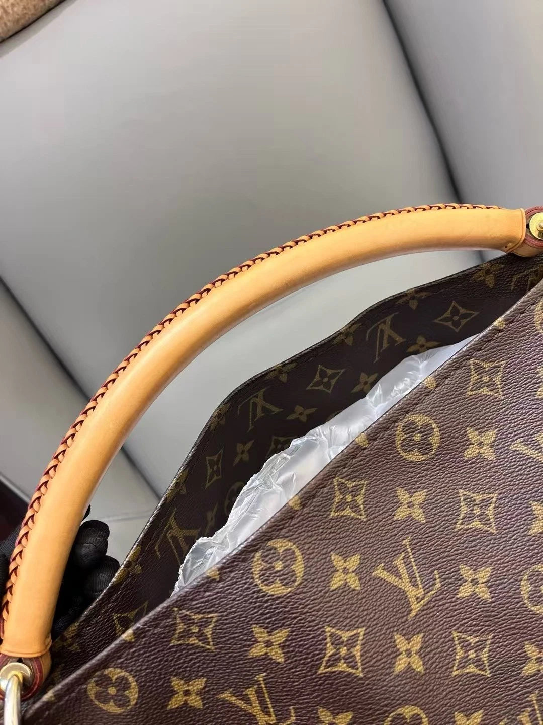 Louis Vuitton Monogram Artsy Leather Shoulder Handbag