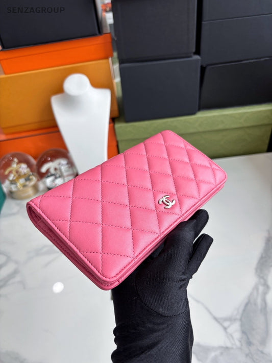 CHANEL Classic Flap pink wallet Almost brank new with card