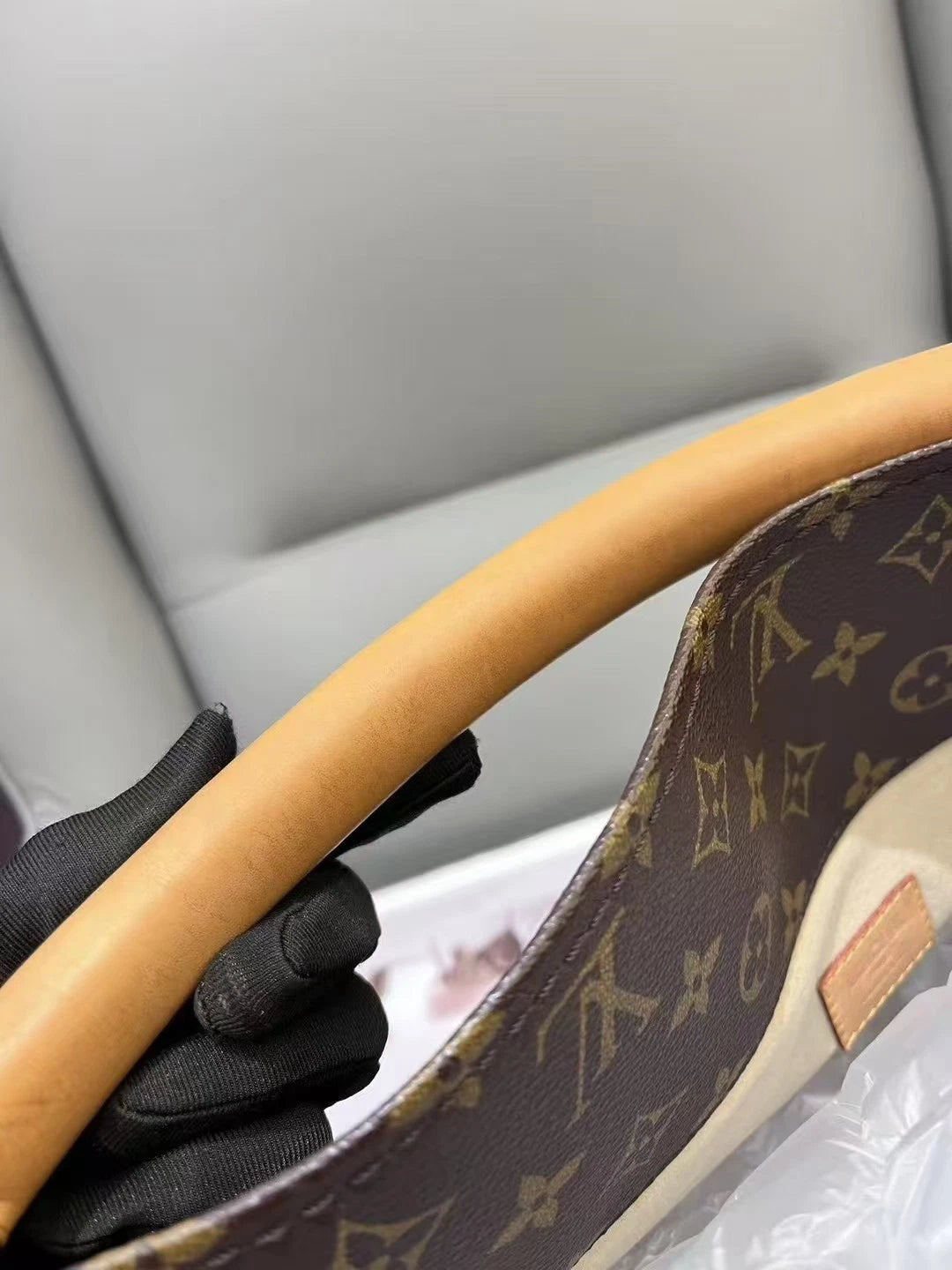 Louis Vuitton Monogram Artsy Leather Shoulder Handbag