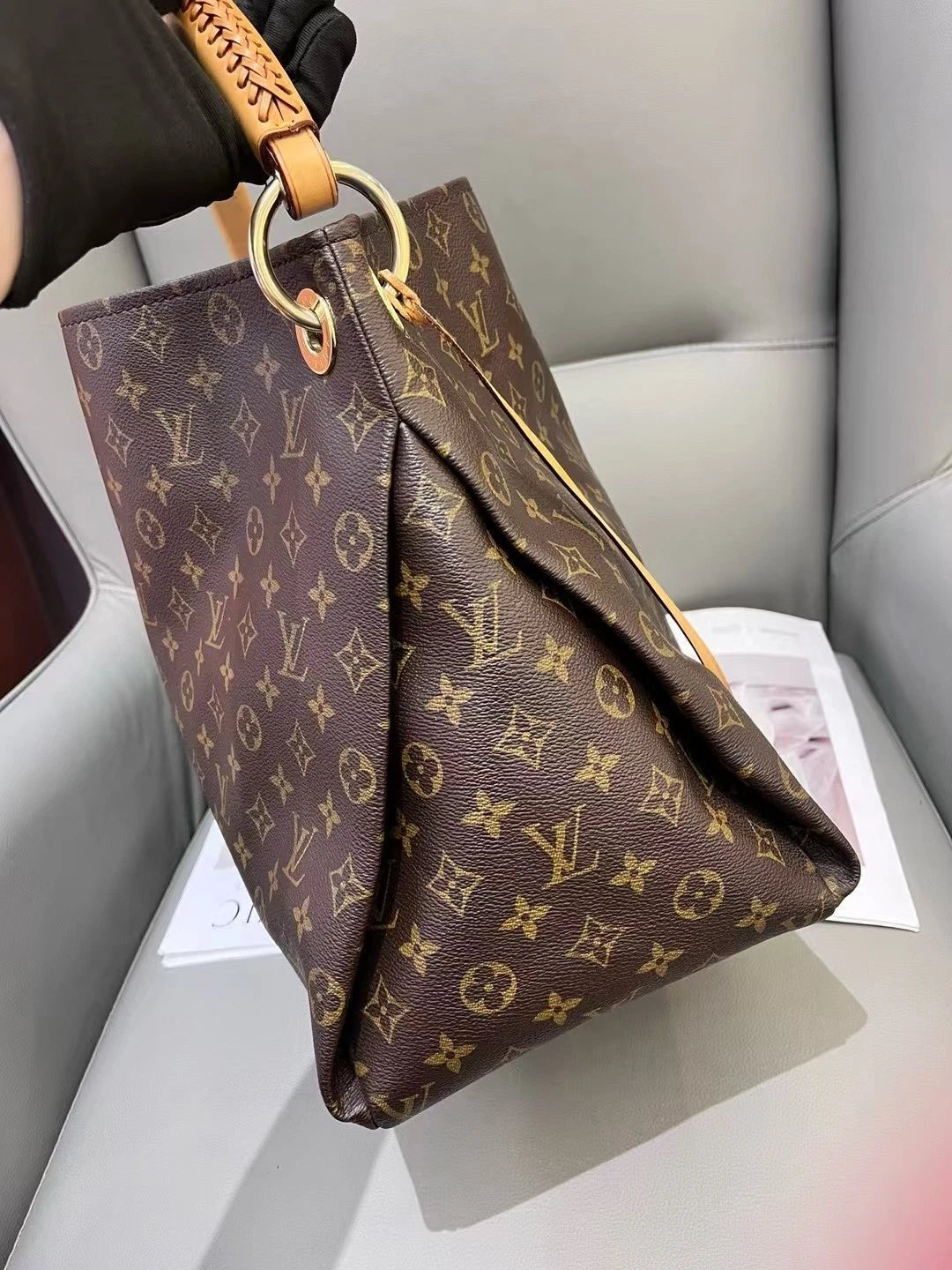 Louis Vuitton Monogram Artsy Leather Shoulder Handbag