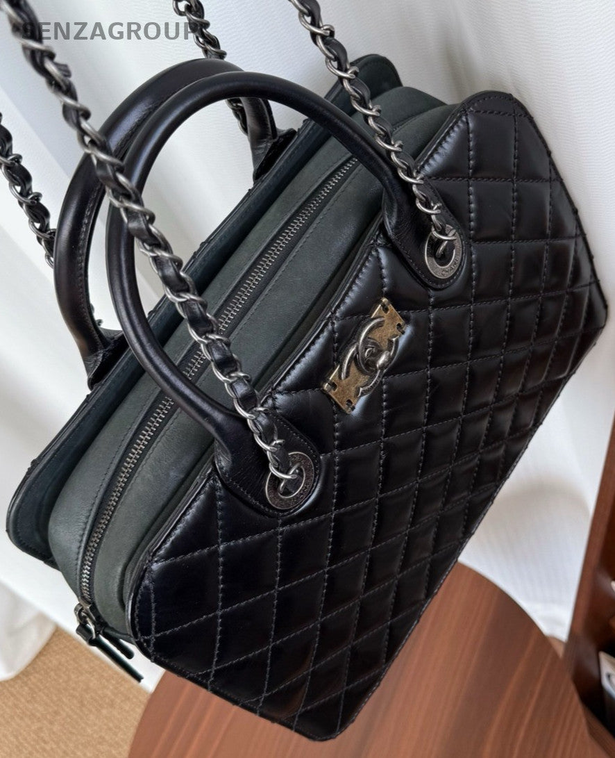 CHANEL Briefcase Calfskin Oil waxed leather Top Handle Chain Shoulder bag Black