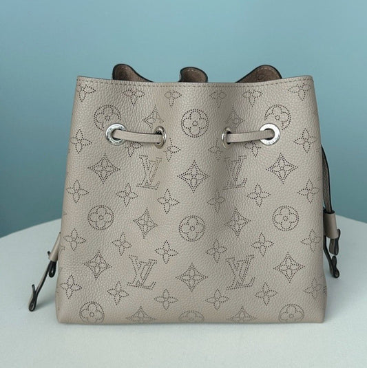 Louis Vuitton Mahina Calfskin Chain Shoulder Bag Crossbody Gray Silver Women