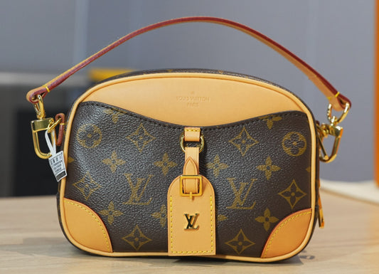 Louis Vuitton Deauville Monogram Canvas Handbag Crossbody Almost Brand NEW