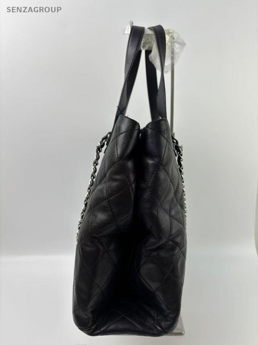SJ0001 Chanel Black Tote Bag with CC Charm