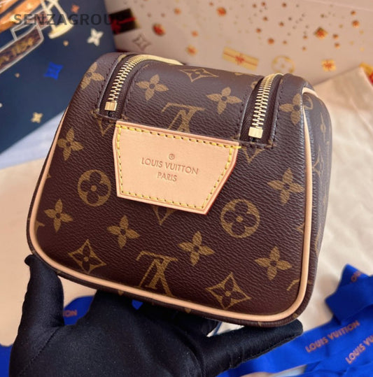 Louis Vuitton Dopp Kit Monogram Handbag Toiletry bag Brown Almost Brand NEW