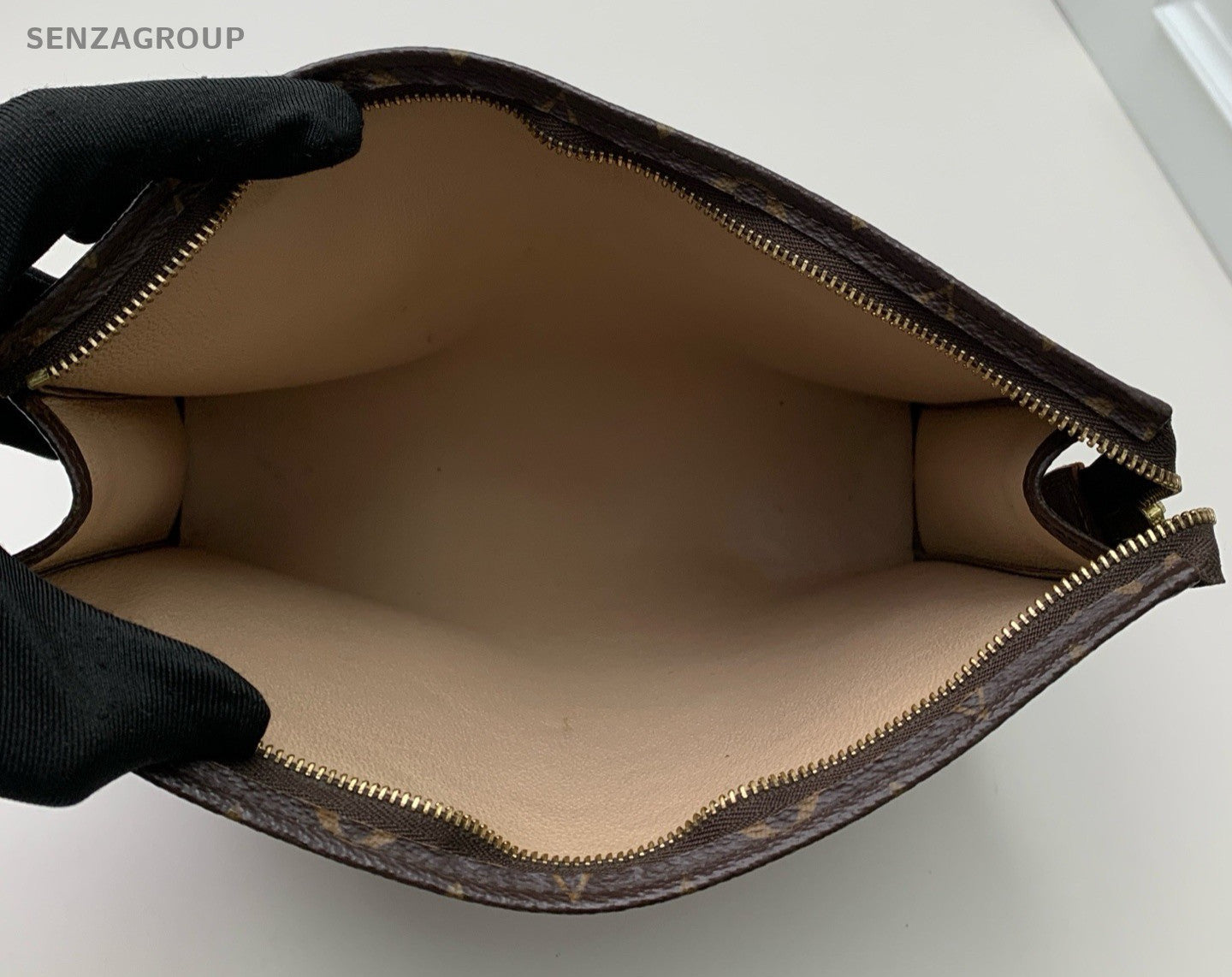 Louis Vuitton Monogram Clutch Brown Gold Unisex Adults Classic Fashion