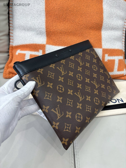 Louis Vuitton Pochette To-go Monogram Clutch Handbag Brown Chip Version