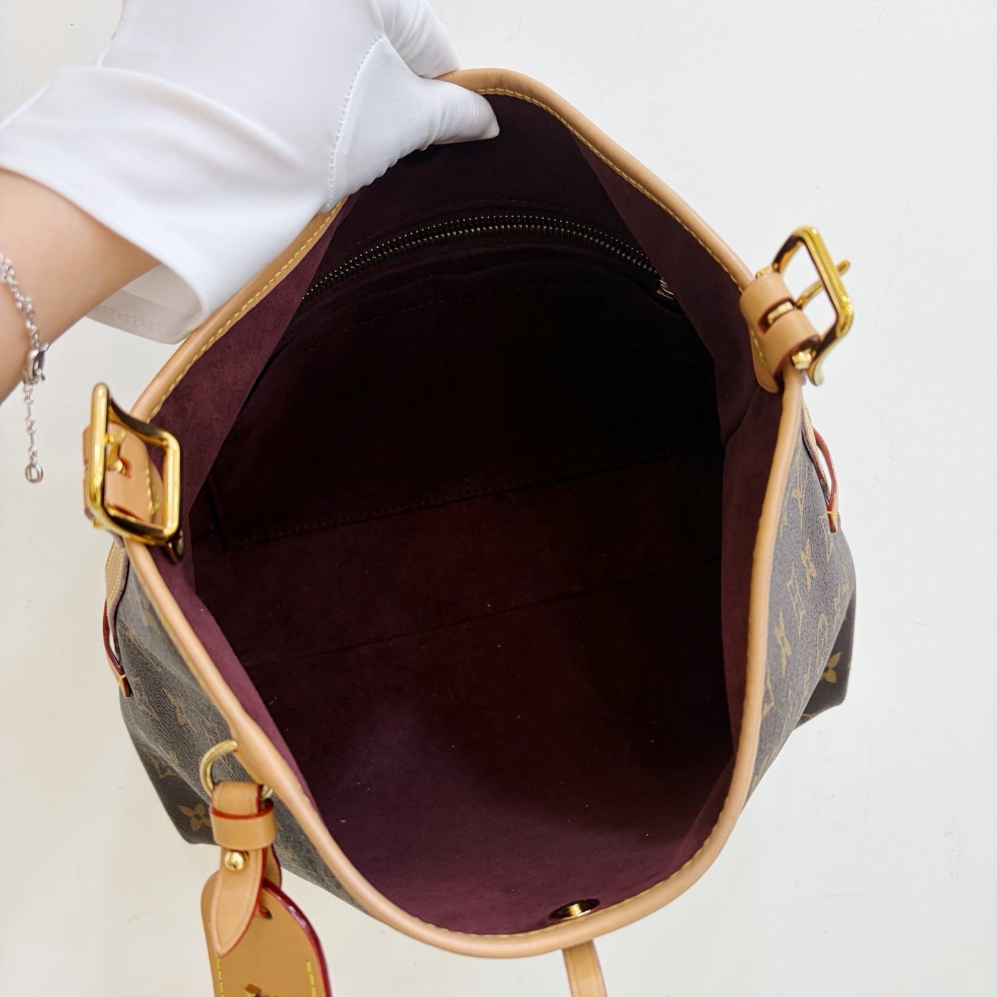 Chip Version Louis Vuitton Carryall PM Monogram Canvas Shoulder Bag Crossbody