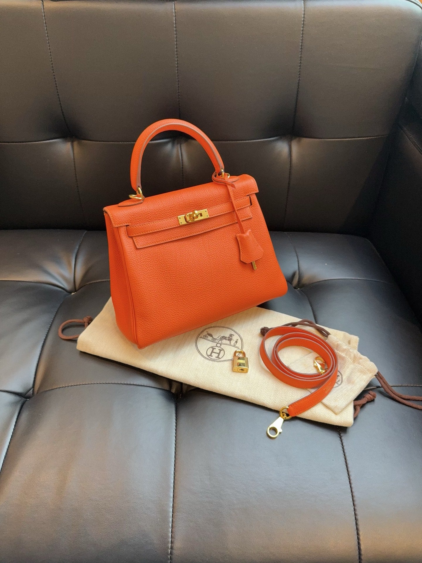 Hermès Kelly 25 Sellier in Orange Togo Leather with Gold Hardware