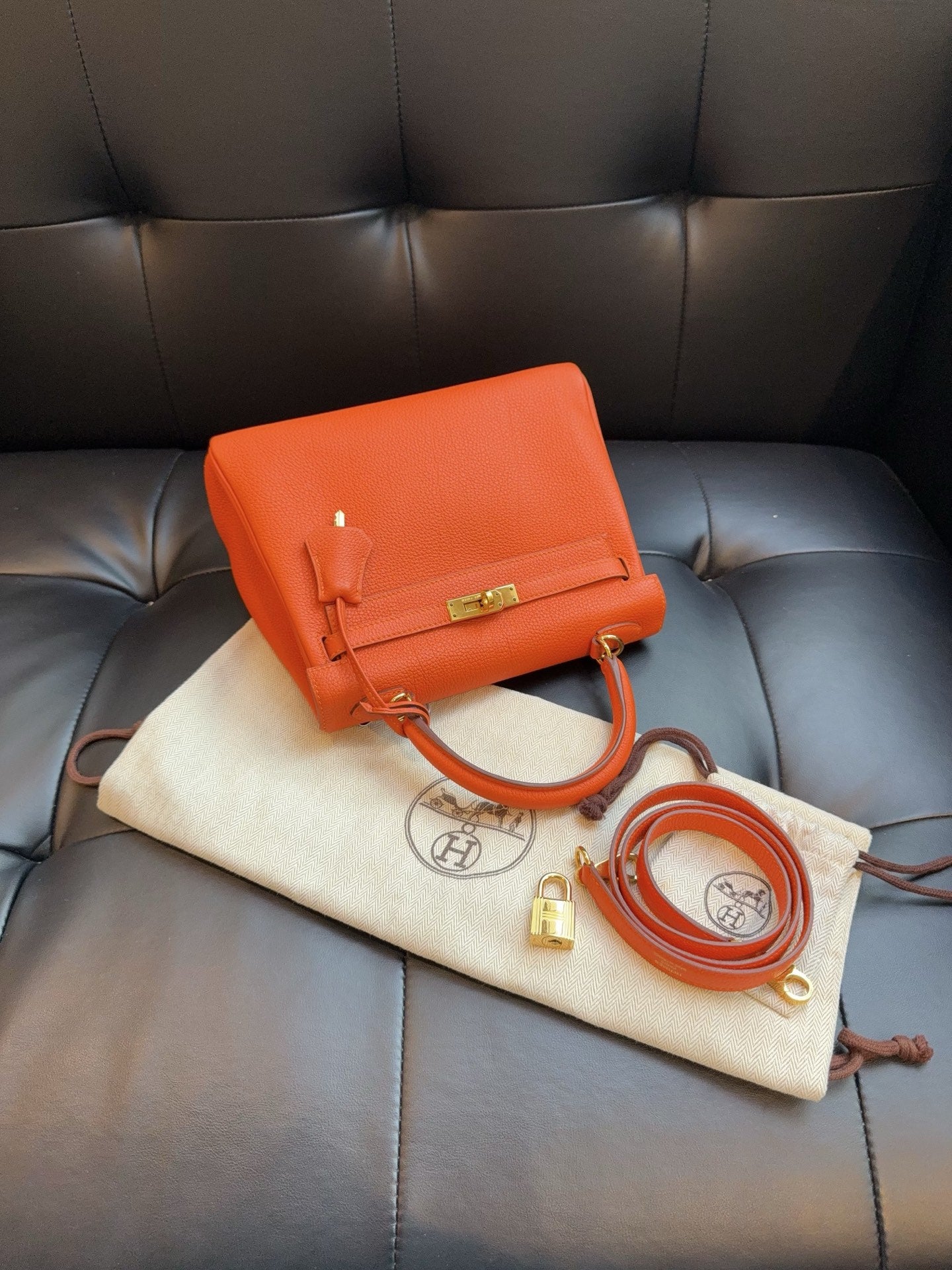 Hermes Kelly 25 Sellier In Orange Togo Leather with Gold Hardware - Pre-Owned