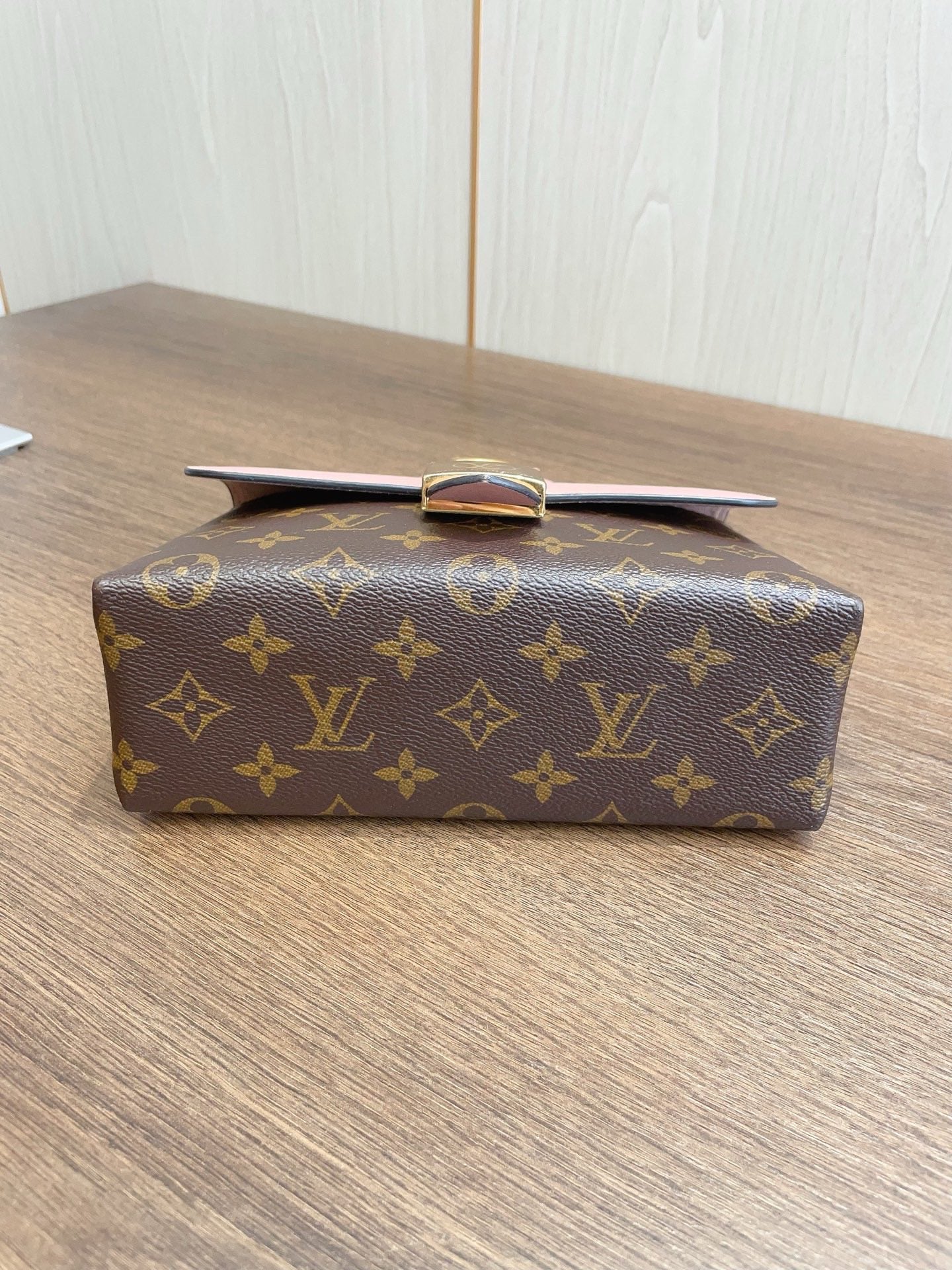 Louis Vuitton Locky BB Locking Handbag Daily Casual Pink Monogram