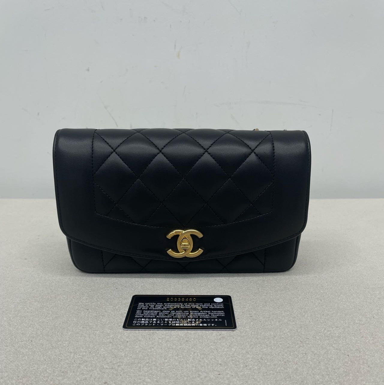 Chanel Flap Shoulder Bag with Authenticity Card - 22 cm, Pre-Owned