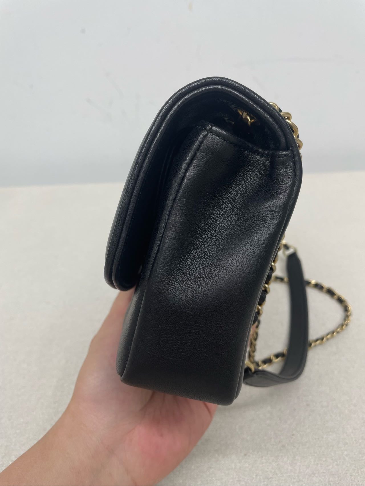 Chanel Flap Shoulder Bag with Authenticity Card - 22 cm, Pre-Owned