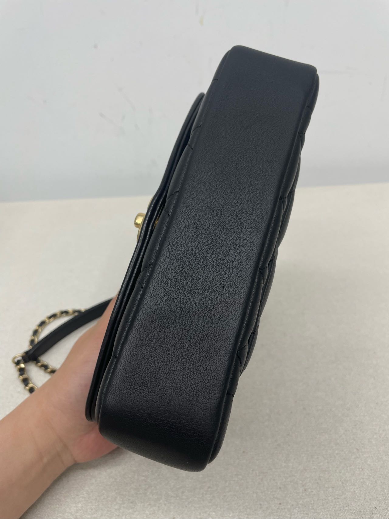 Chanel Flap Shoulder Bag with Authenticity Card - 22 cm, Pre-Owned