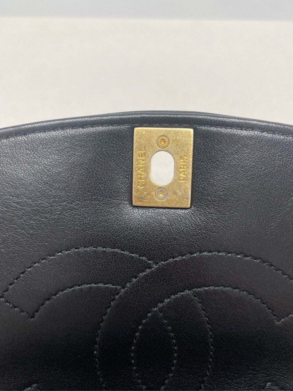 Chanel Flap Shoulder Bag with Authenticity Card - 22 cm, Pre-Owned