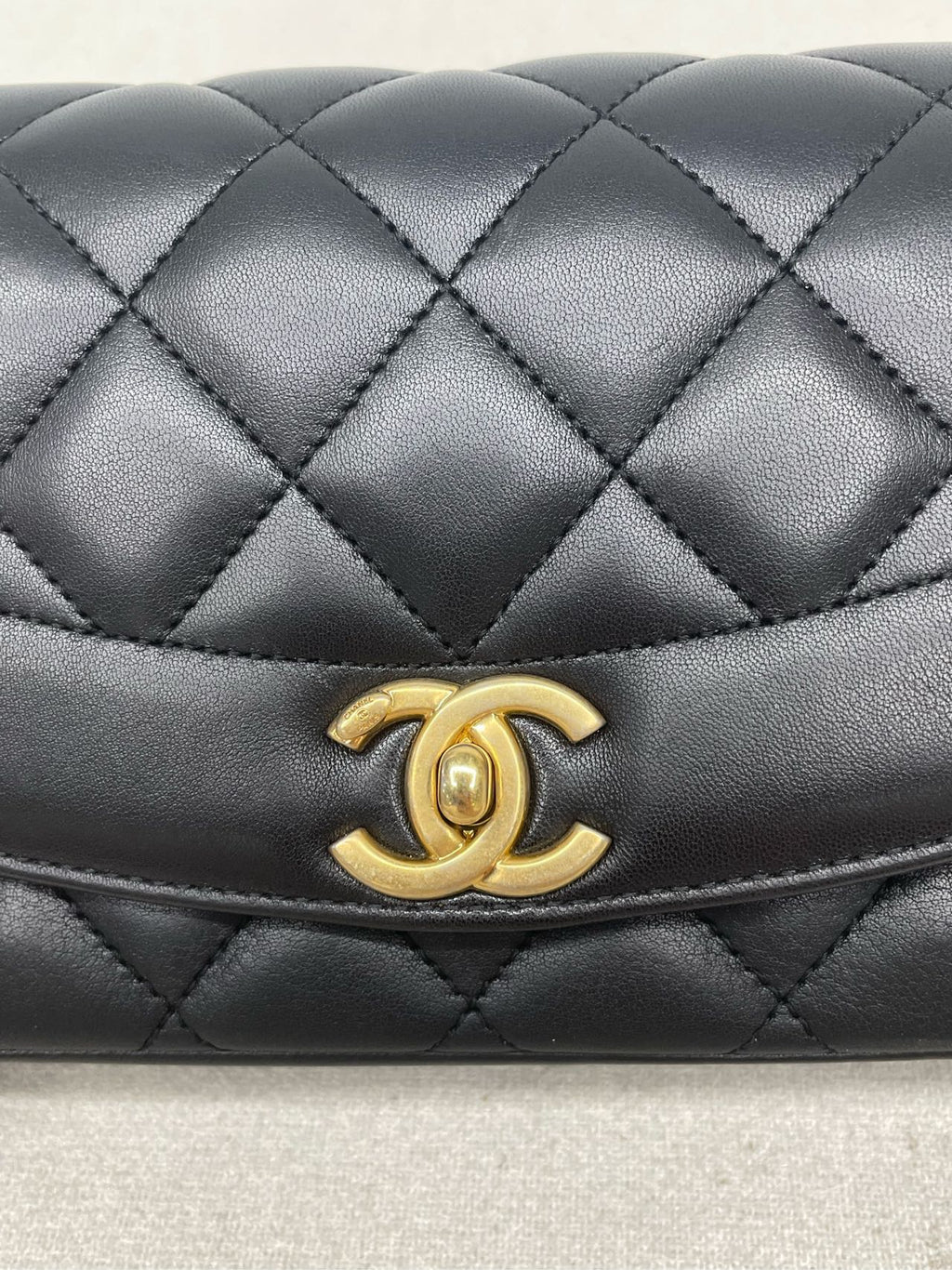 Chanel Flap Shoulder Bag with Authenticity Card - 22 cm, Pre-Owned