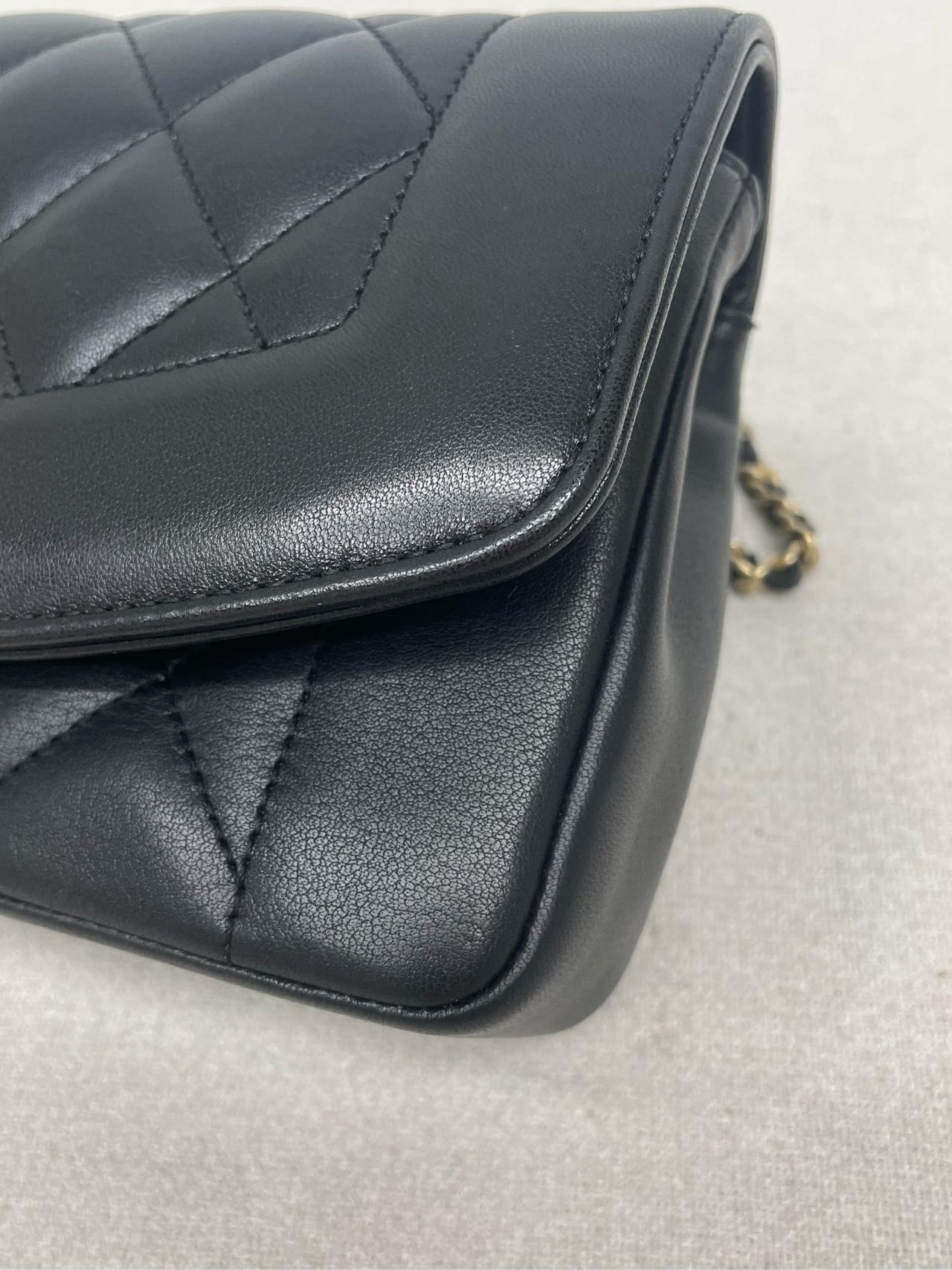 Chanel Flap Shoulder Bag with Authenticity Card - 22 cm, Pre-Owned