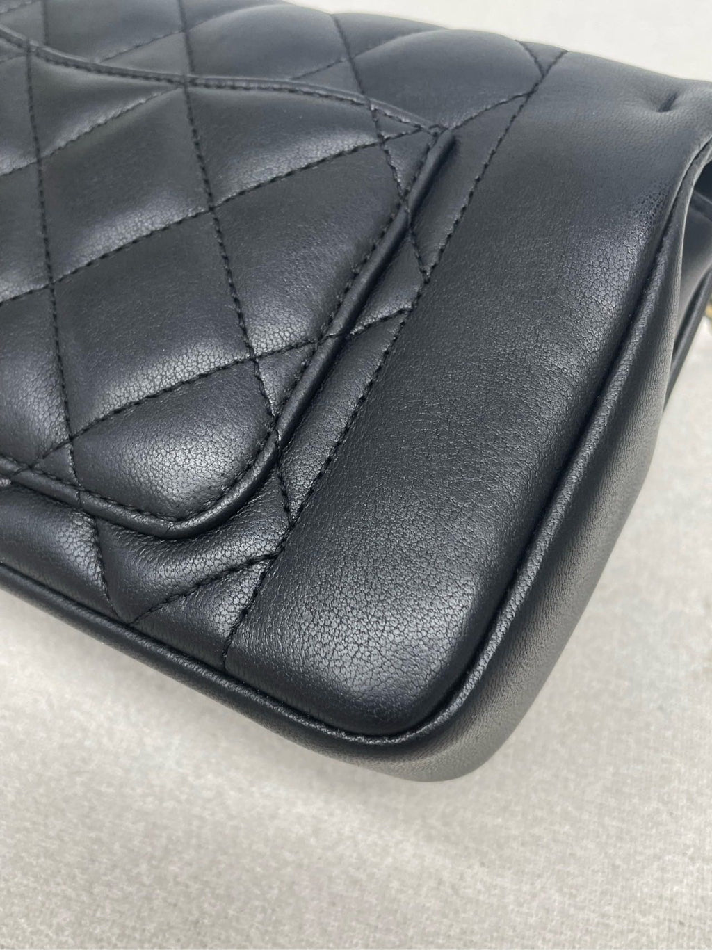 Chanel Flap Shoulder Bag with Authenticity Card - 22 cm, Pre-Owned