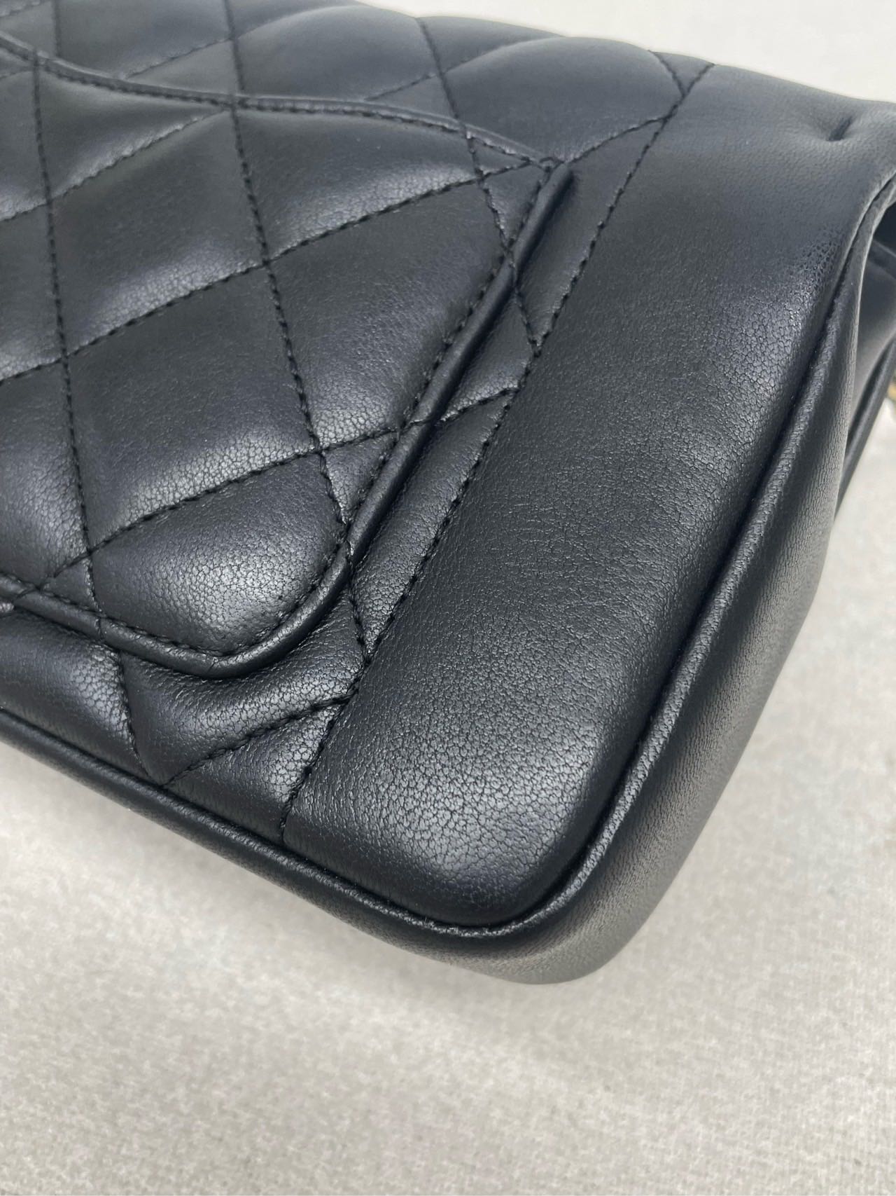 Chanel Flap Shoulder Bag with Authenticity Card - 22 cm, Pre-Owned
