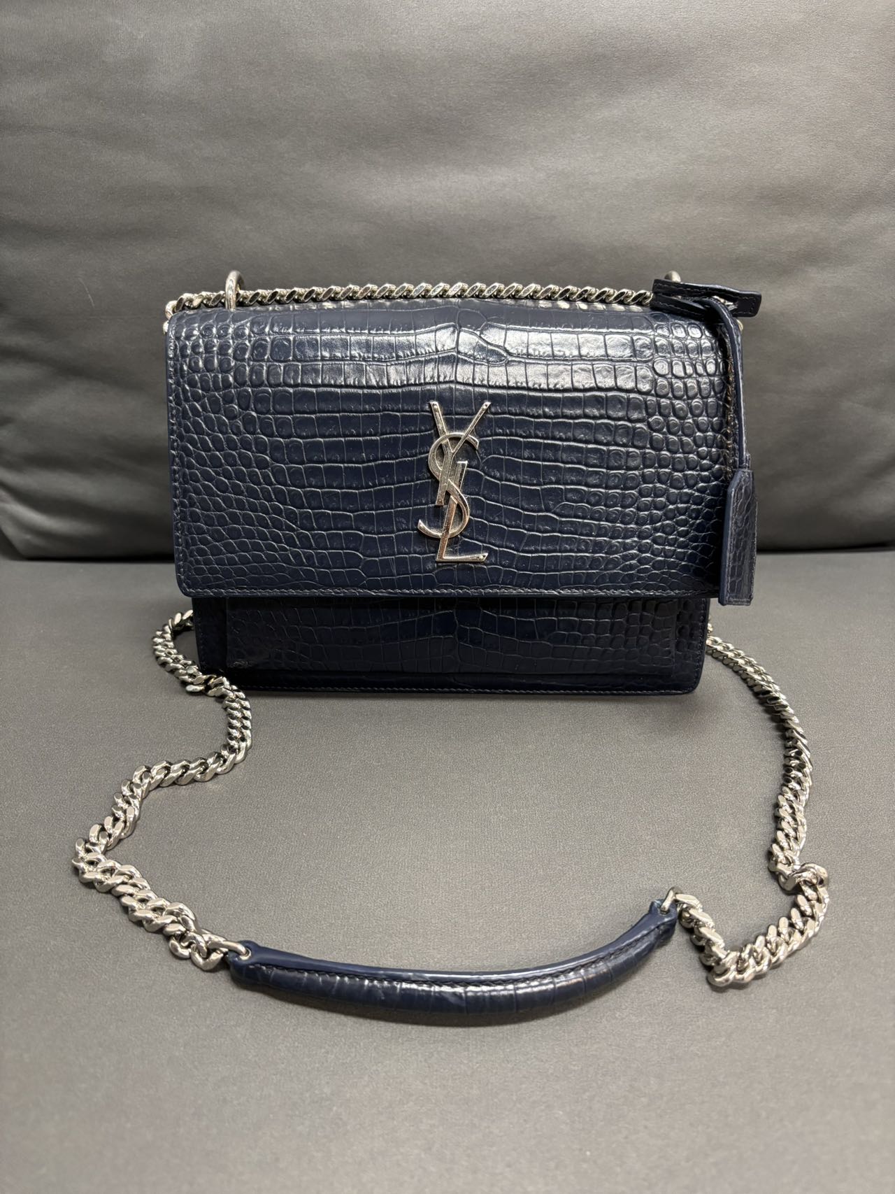Saint Laurent LouLou Bag in Navy Blue - Pre-Owned