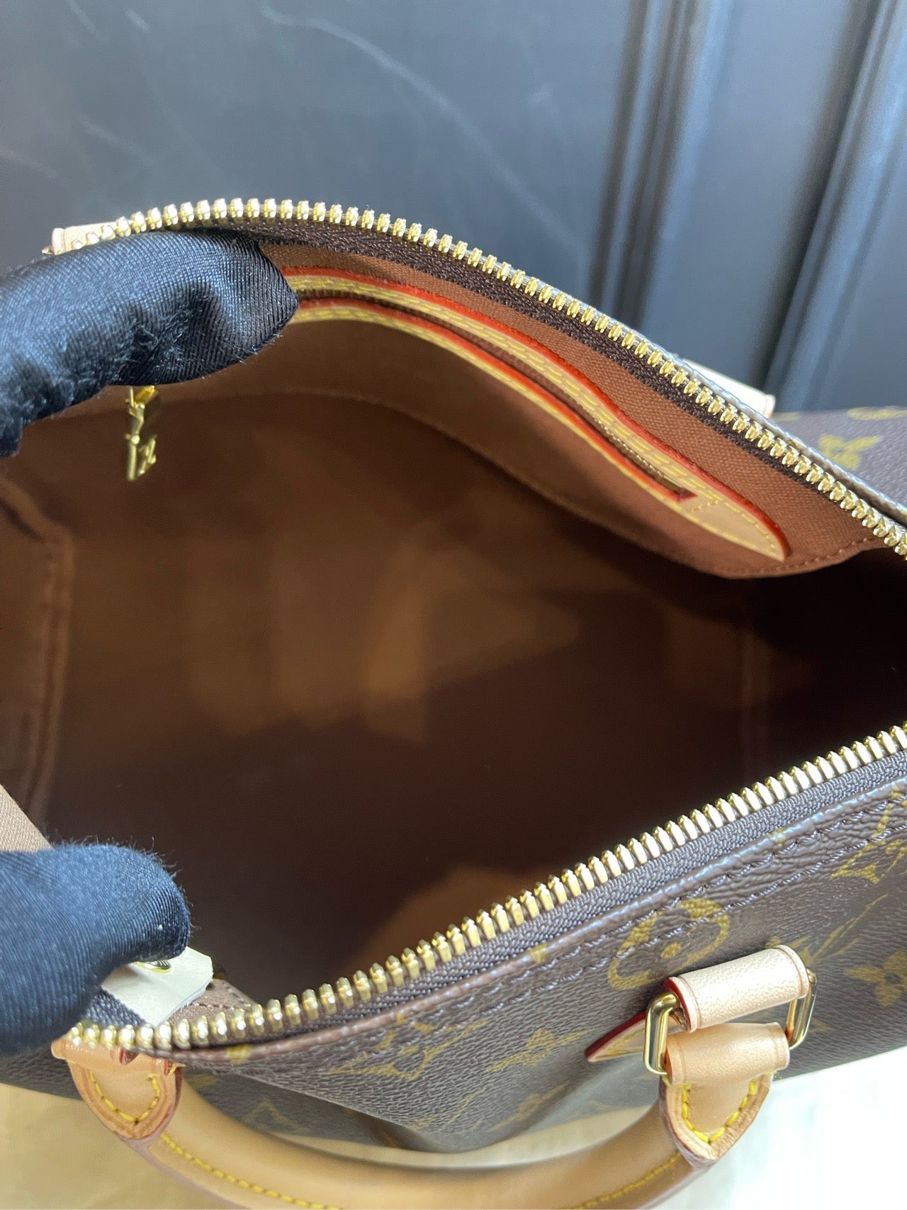 Louis Vuitton Monogram Speedy Bandoulière 25 - Microchip Version