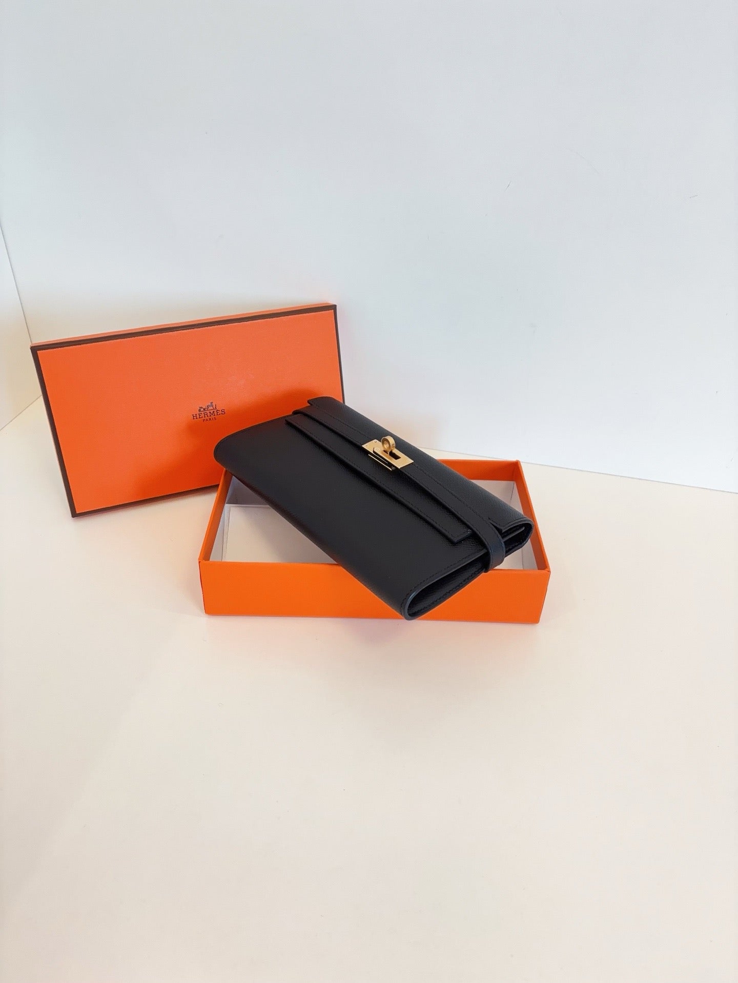 Hermes Kelly Wallet Long – Noir Epsom with Gold Hardware - Pre-Owned