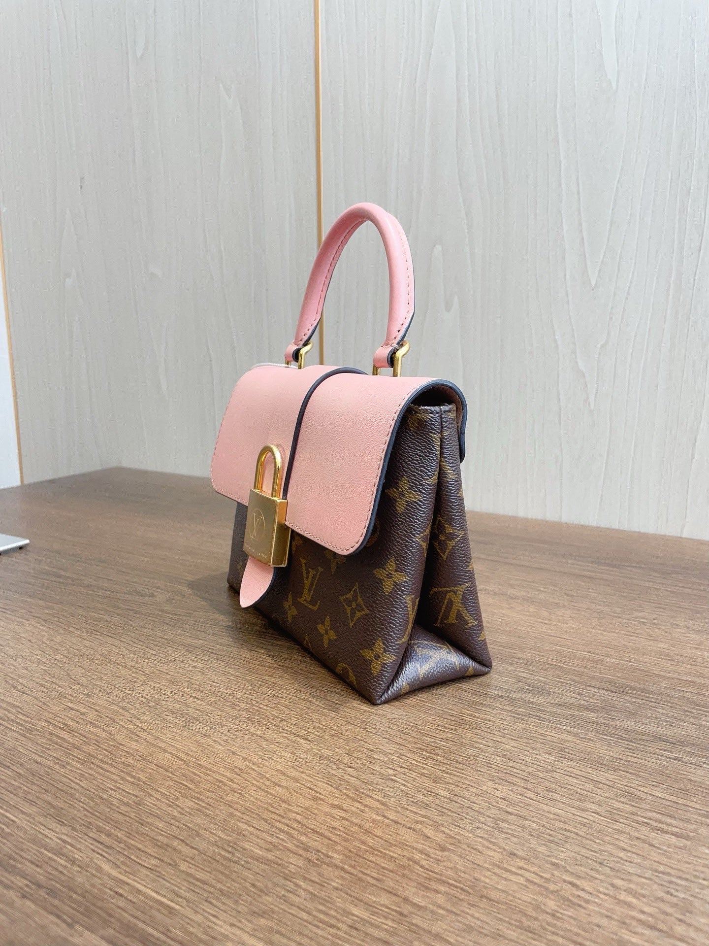 Louis Vuitton Locky BB Locking Handbag Daily Casual Pink Monogram