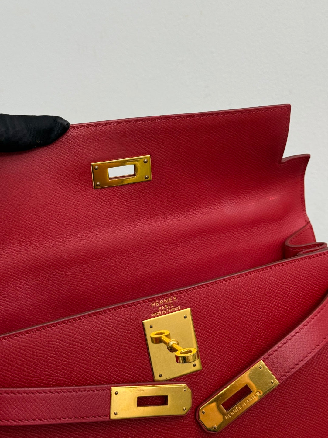 Authentic Hermes Kelly28 Red Handbag Gold Hardware Classic