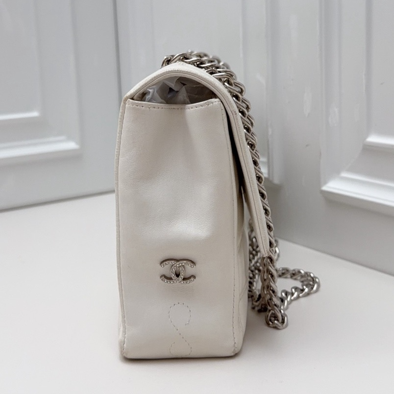 Chanel Square Quilt Flap Chain Shoulder Bag White Silver Used Women Classic