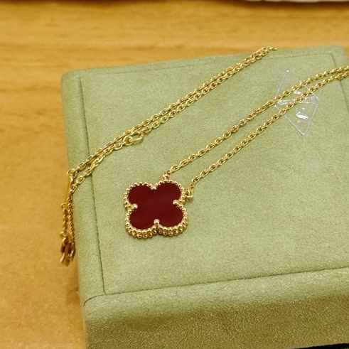 VCA Van Cleef &amp; Arpels Vintage Alhambra Red Carnelian 18k YG Pendant Necklace