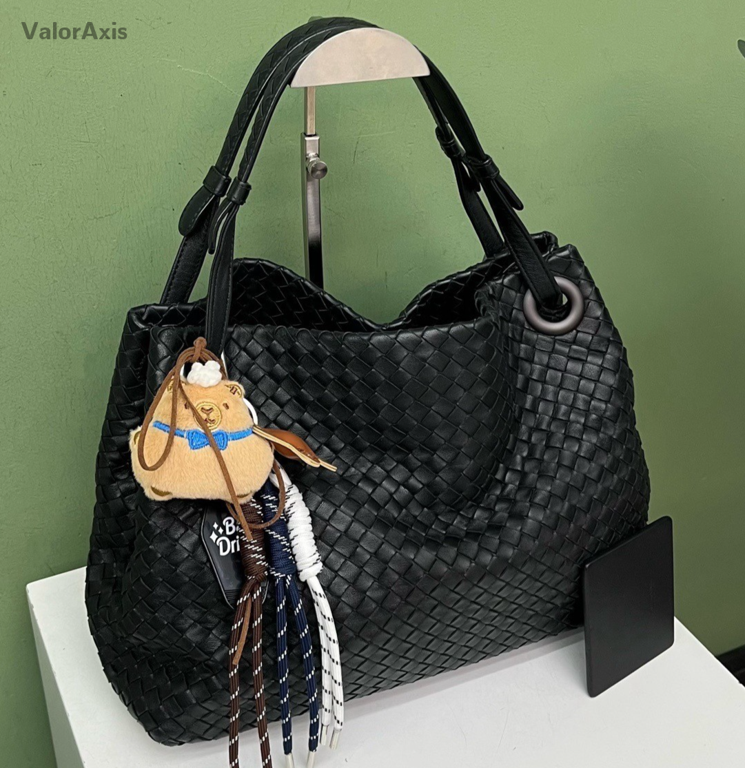 Bottega Veneta Intrecciato Shoulder Bag Black Used Women Classic Fashion