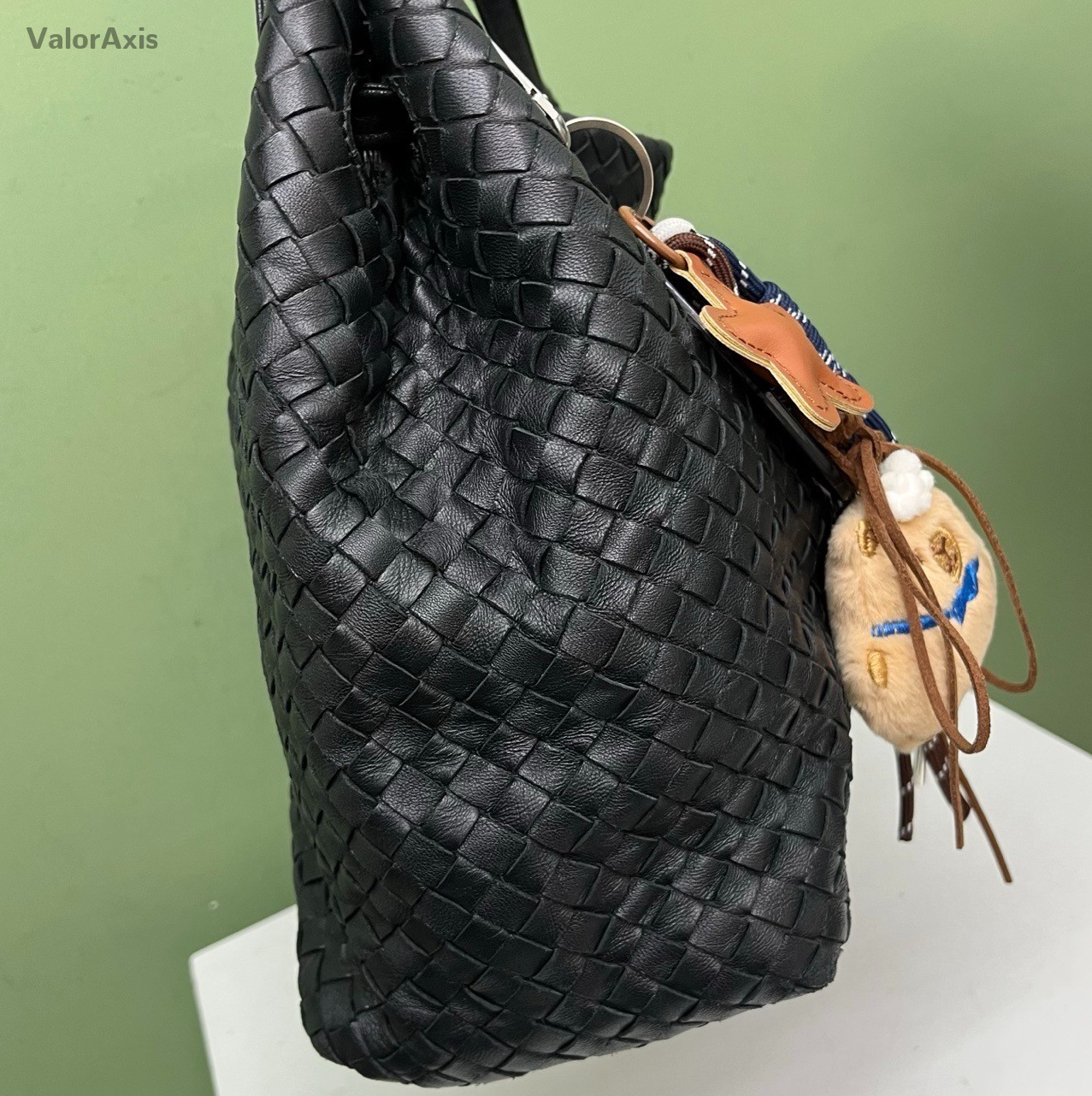 Bottega Veneta Intrecciato Shoulder Bag Black Used Women Classic Fashion