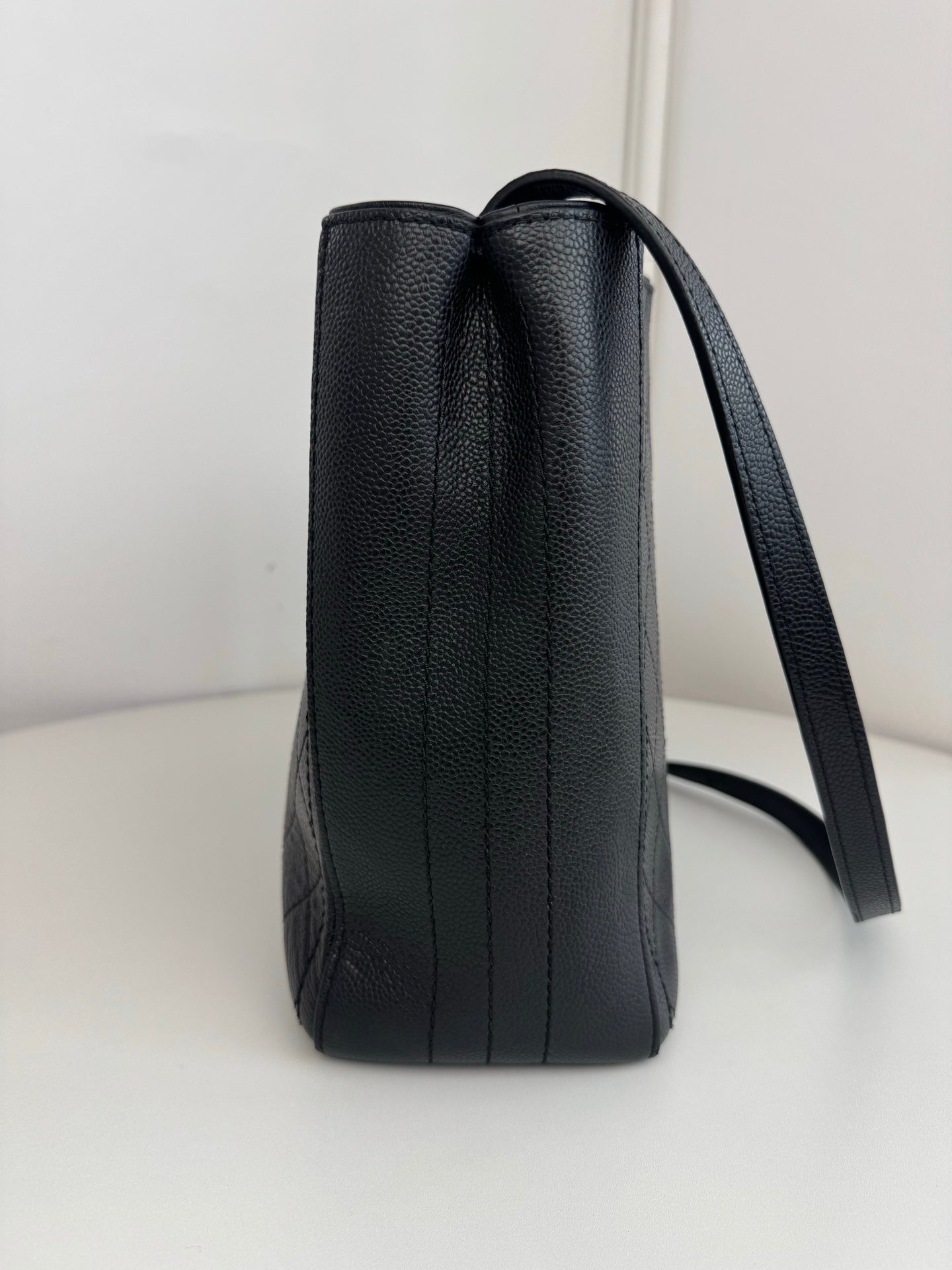 Chanel Diamond Calfskin Tote Top Handle Crossbody Black Gold Classic Women