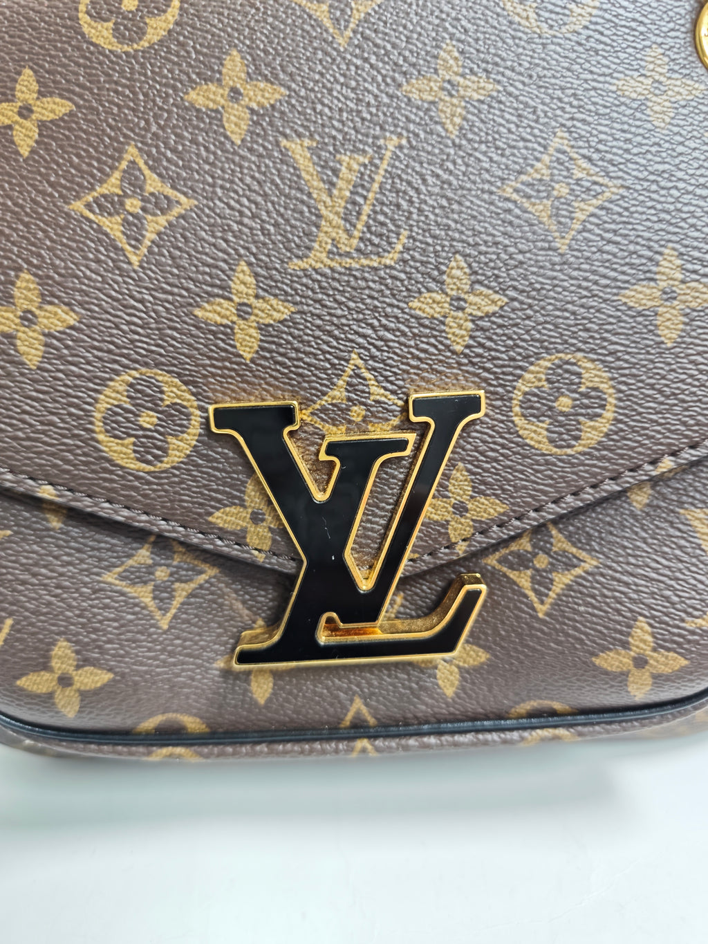 Louis Vuitton Passy Chain Bag. - Pre-Owned