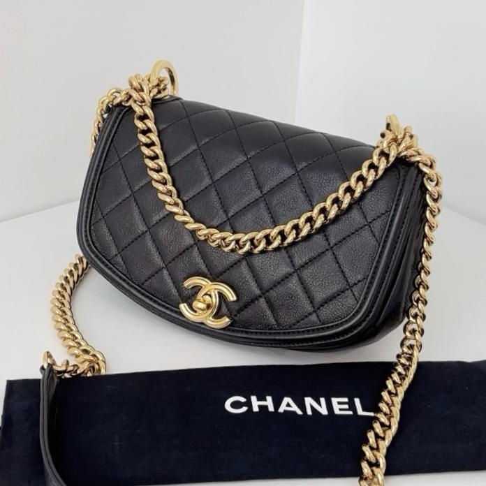 Authentic Chanel Calfskin Black Saddle Chain Shoulder Bag Crossbody Diamond
