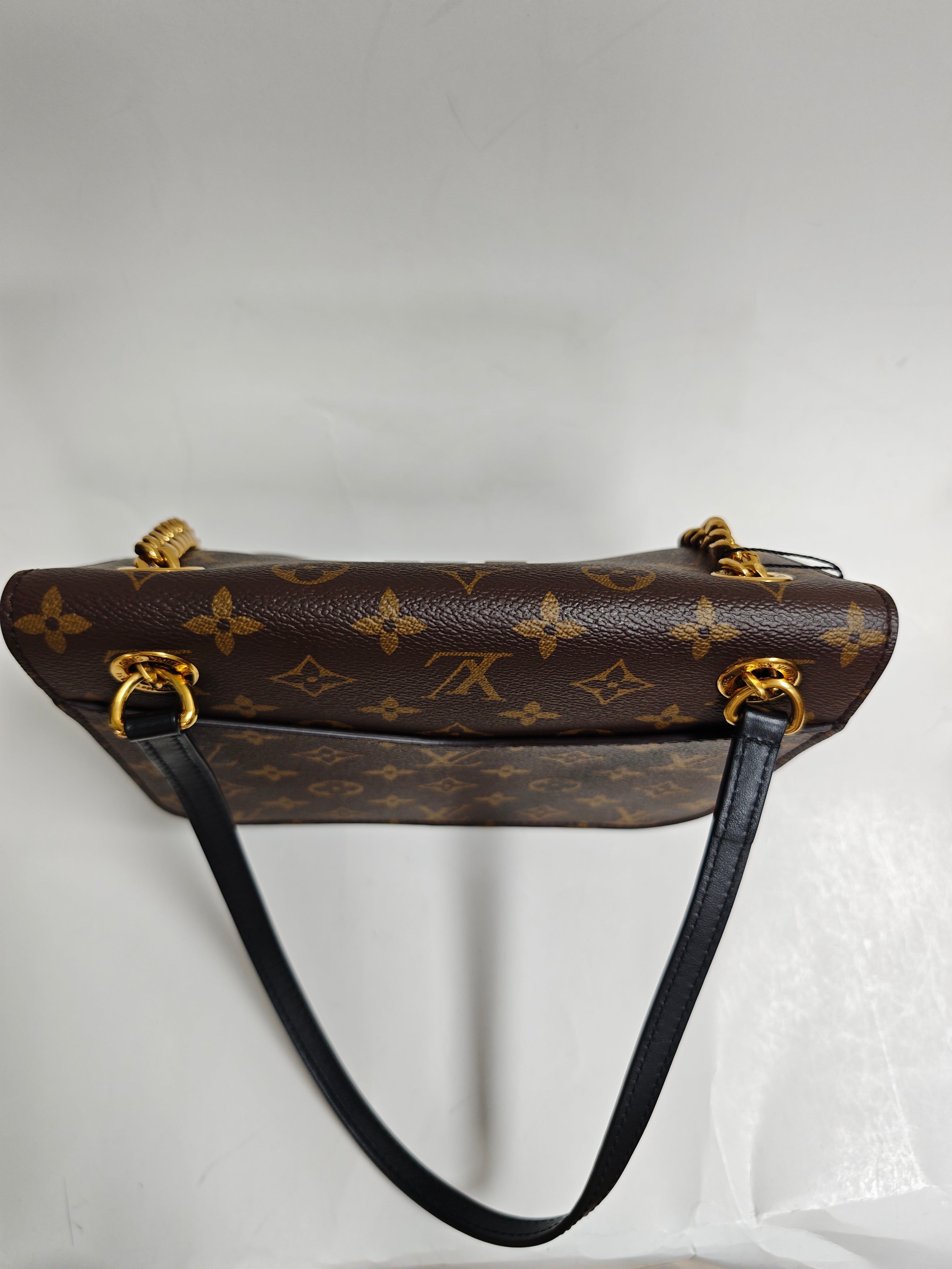 Louis Vuitton Passy Chain Bag. - Pre-Owned