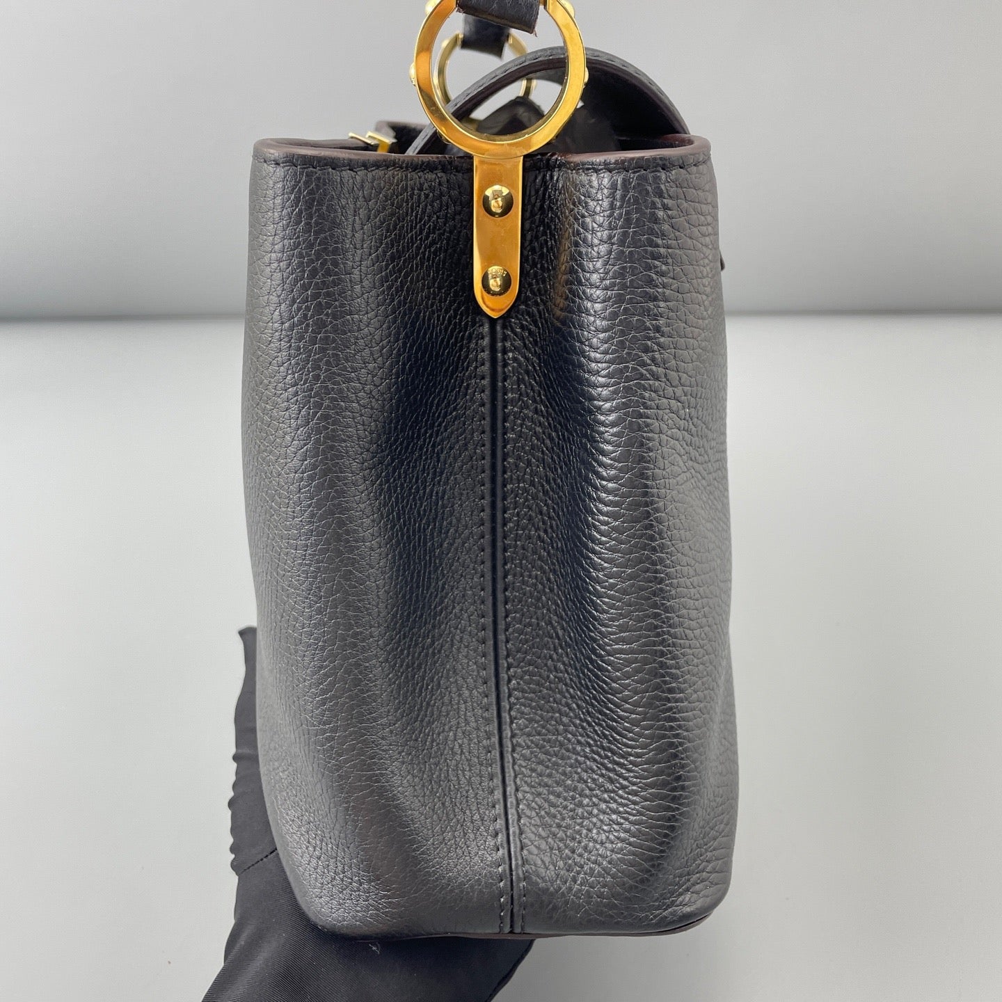 Louis Vuitton Capucines MM Tote Top Handle Bag Black Gold Hardware Women Classic