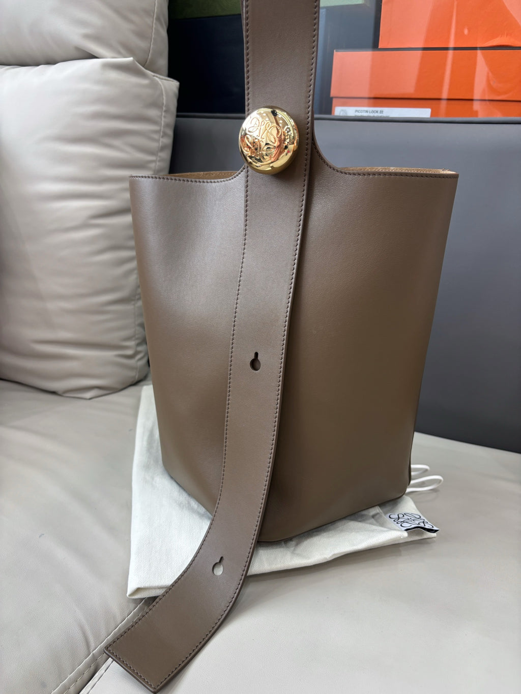 LOEWE Pebble Bucket Medium Bucket Bag Shoulder Bag