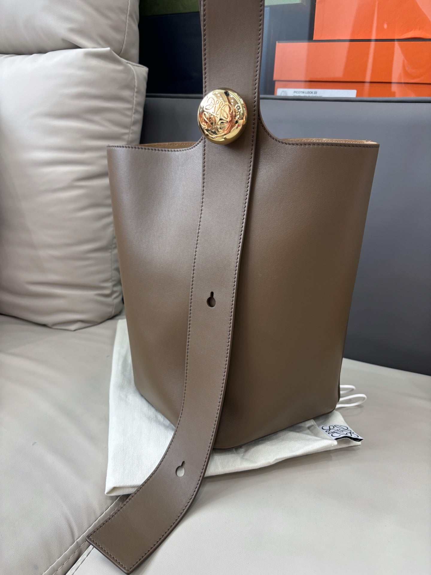 LOEWE Pebble Bucket Medium Bucket Bag Shoulder Bag