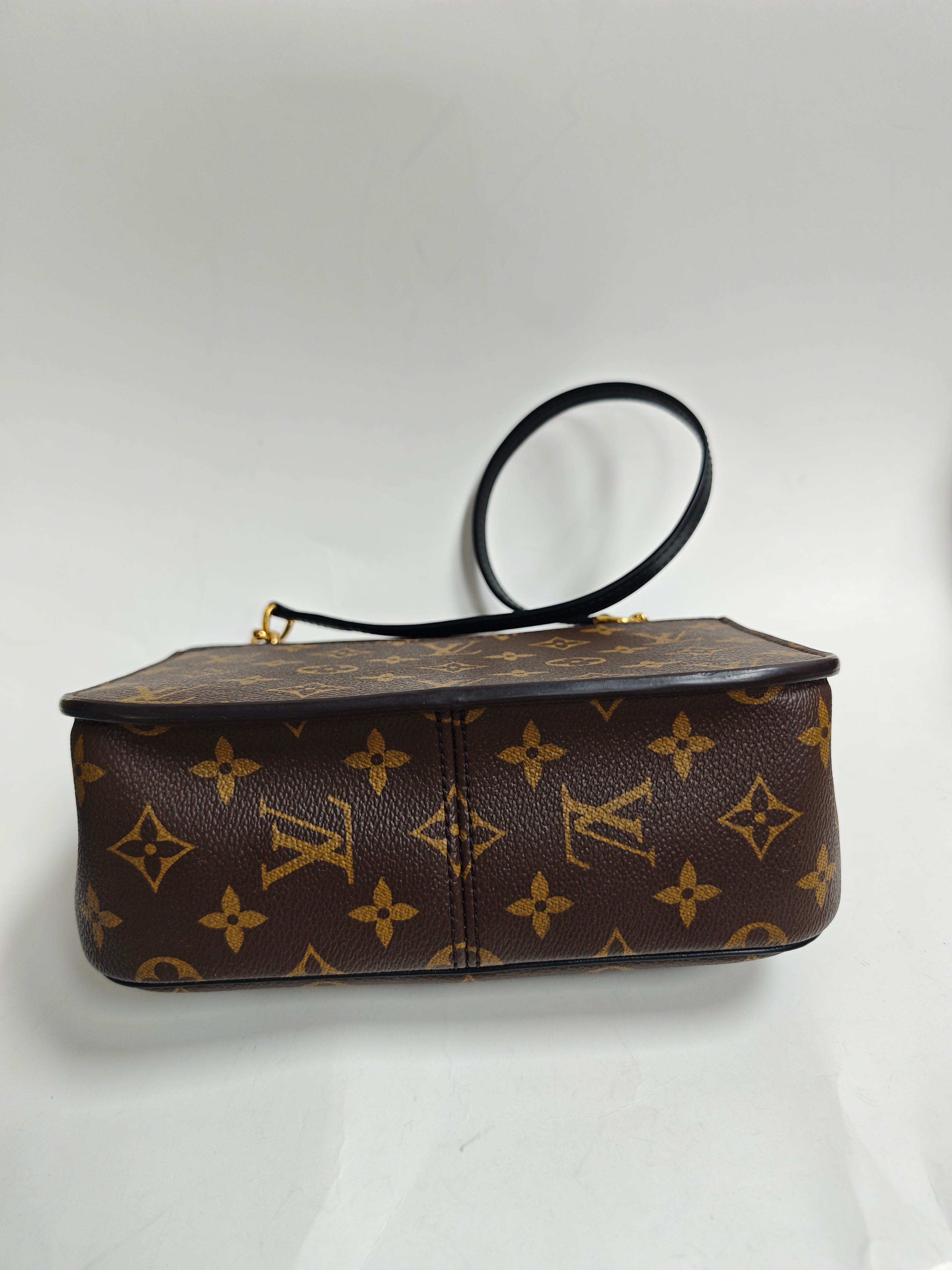 Louis Vuitton Passy Chain Bag. - Pre-Owned
