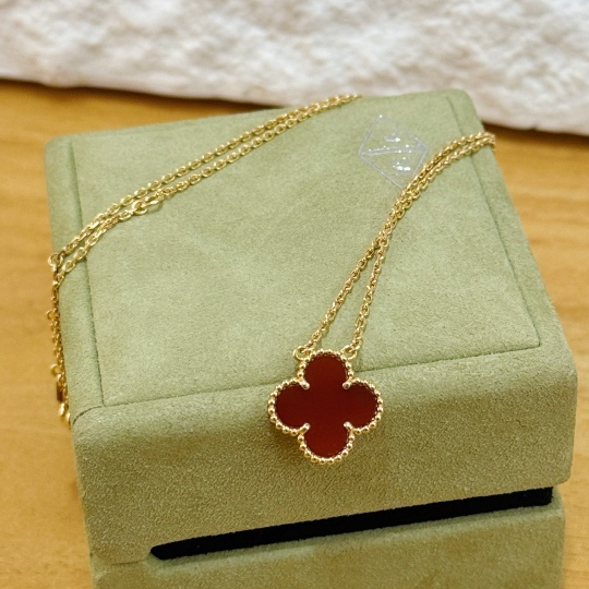 VCA Van Cleef &amp; Arpels Vintage Alhambra Red Carnelian 18k YG Pendant Necklace