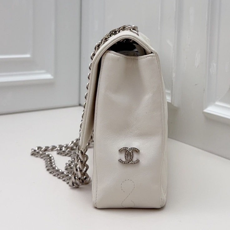Chanel Square Quilt Flap Chain Shoulder Bag White Silver Used Women Classic