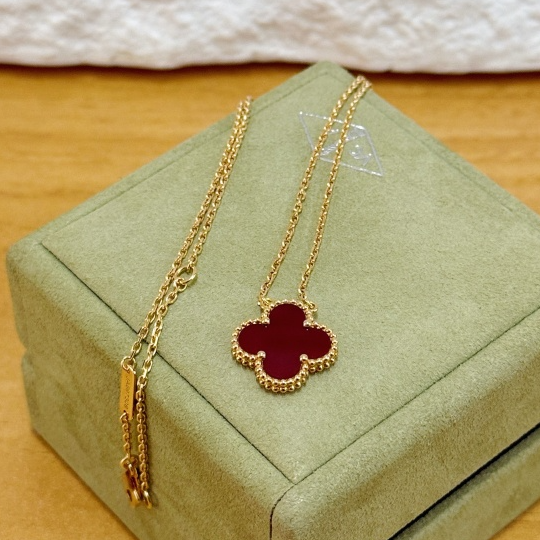 VCA Van Cleef &amp; Arpels Vintage Alhambra Red Carnelian 18k YG Pendant Necklace